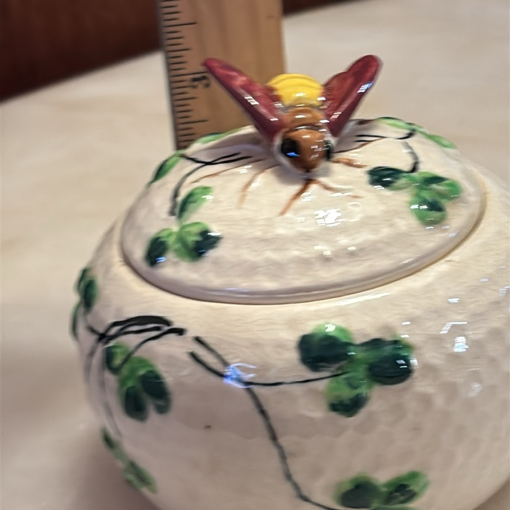 JB Betson's china beehive sugar bowl with clover - Picture 8 of 10